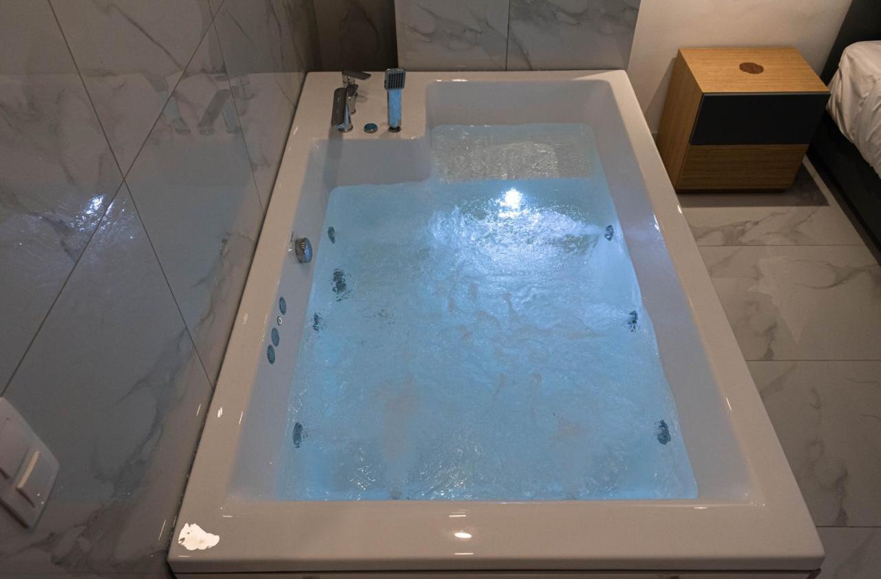 Athens Jacuzzi Apartment Eksteriør billede